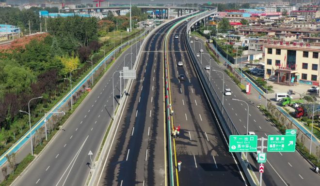 民生工程再落地,临沂市陶然路快速路上跨兖石铁路立交桥顺利通车